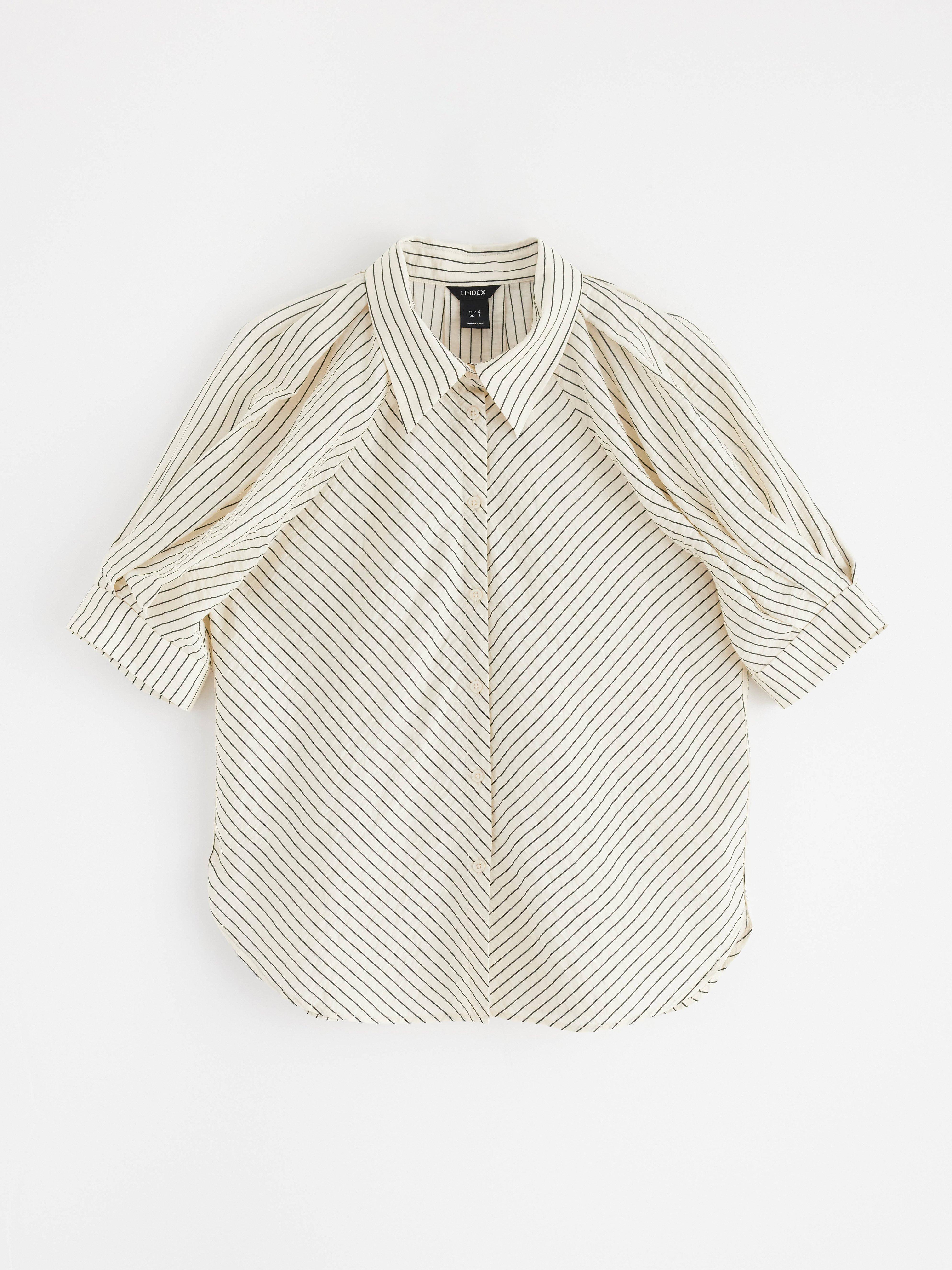 Blus med puffärmar