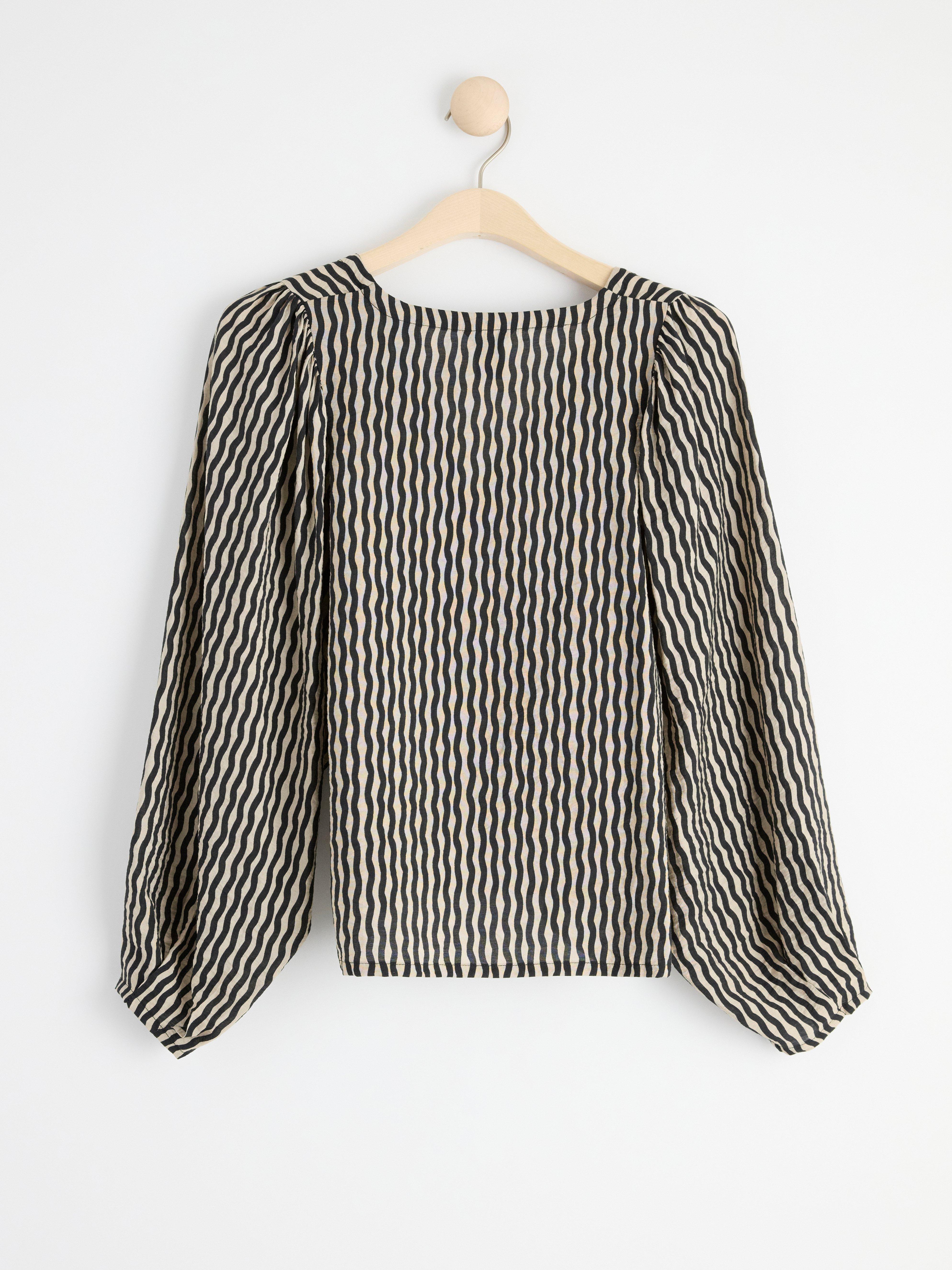 Mönstrad blus med puffärm