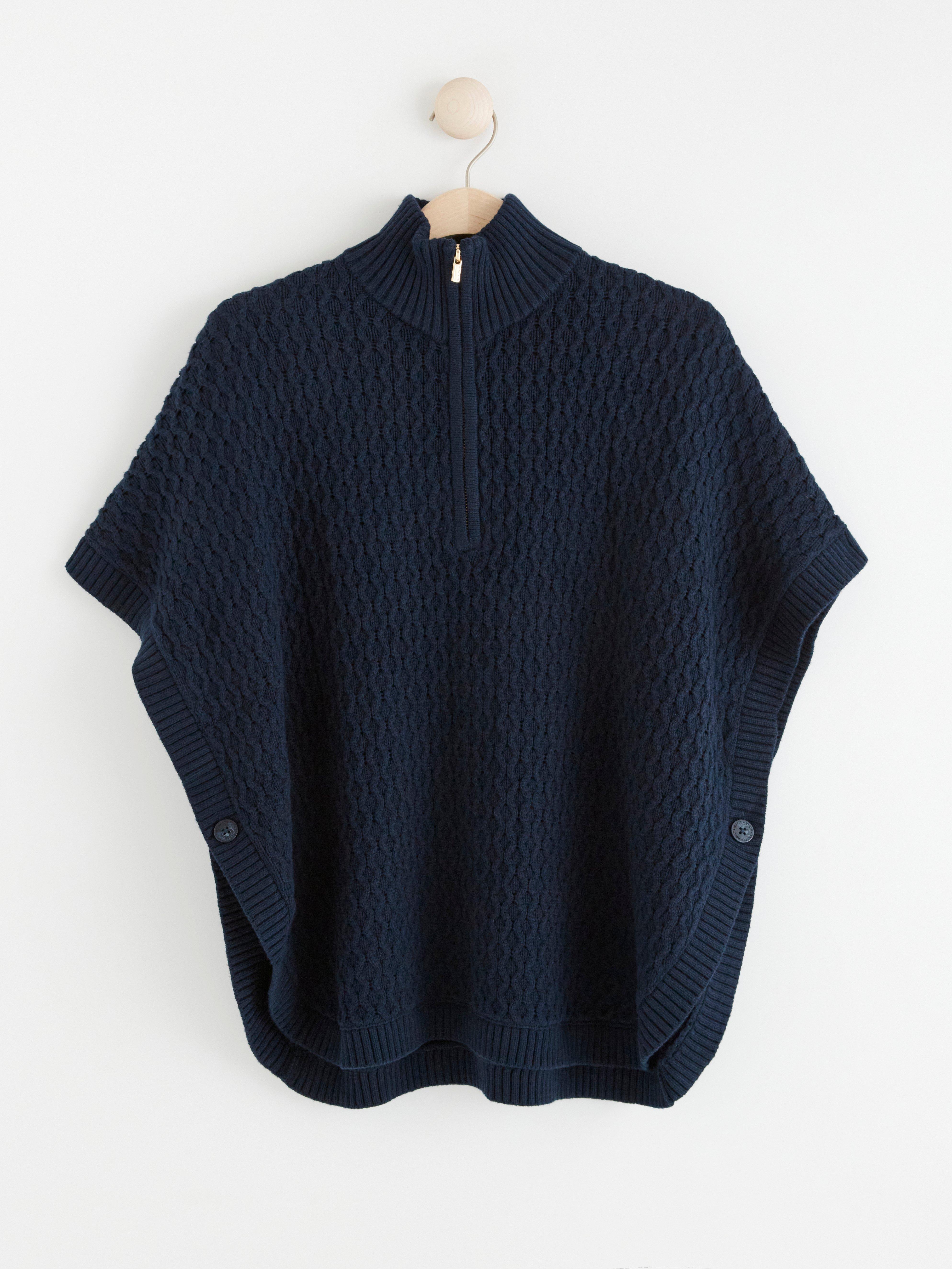 Stickad poncho
