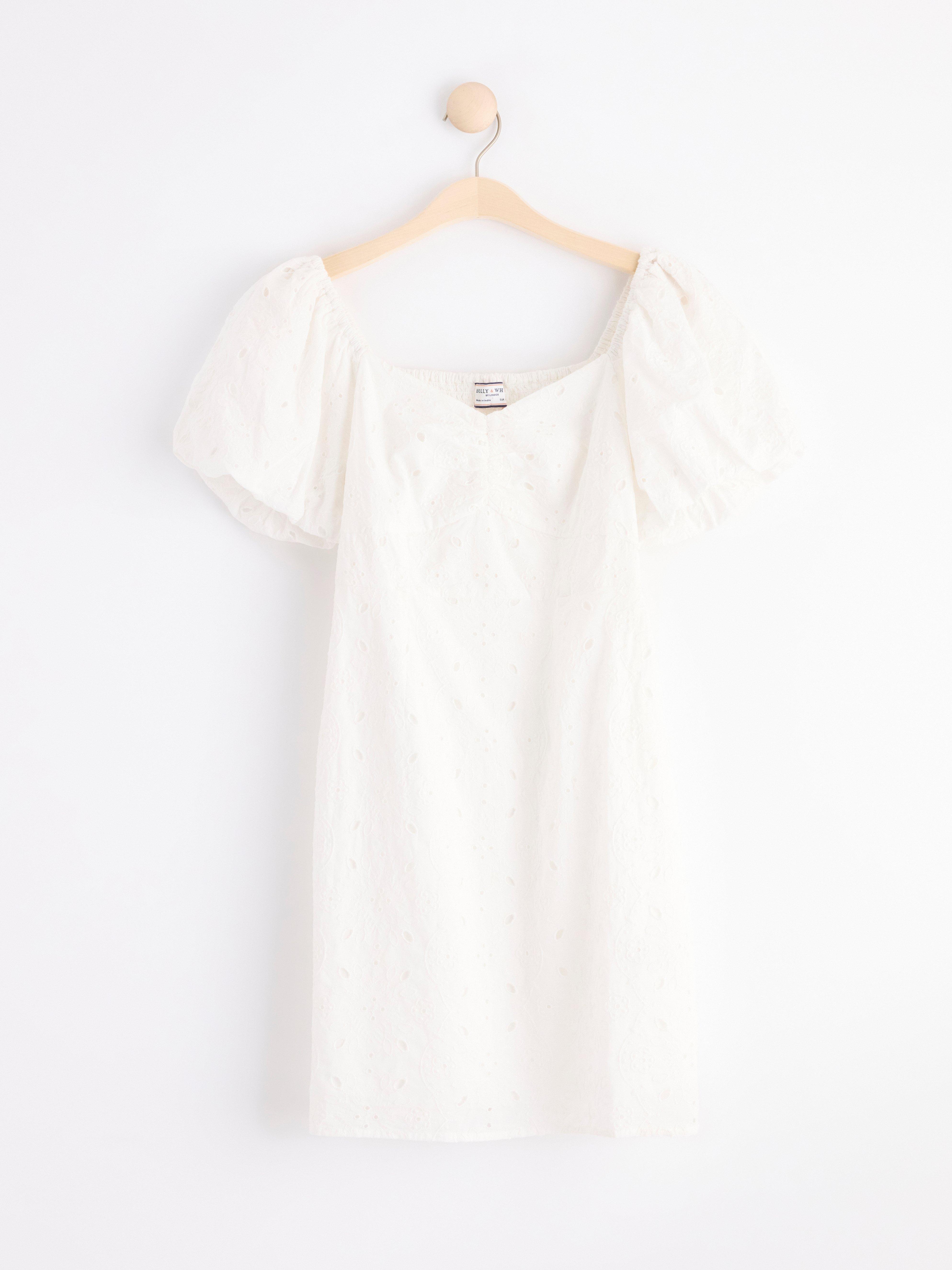 Klänning med broderie anglaise