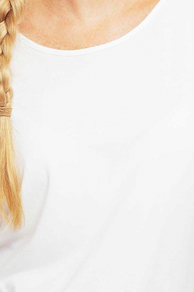 Cissi och Selma Ylva topp Off-white | Vit blus i viskos med båtringning