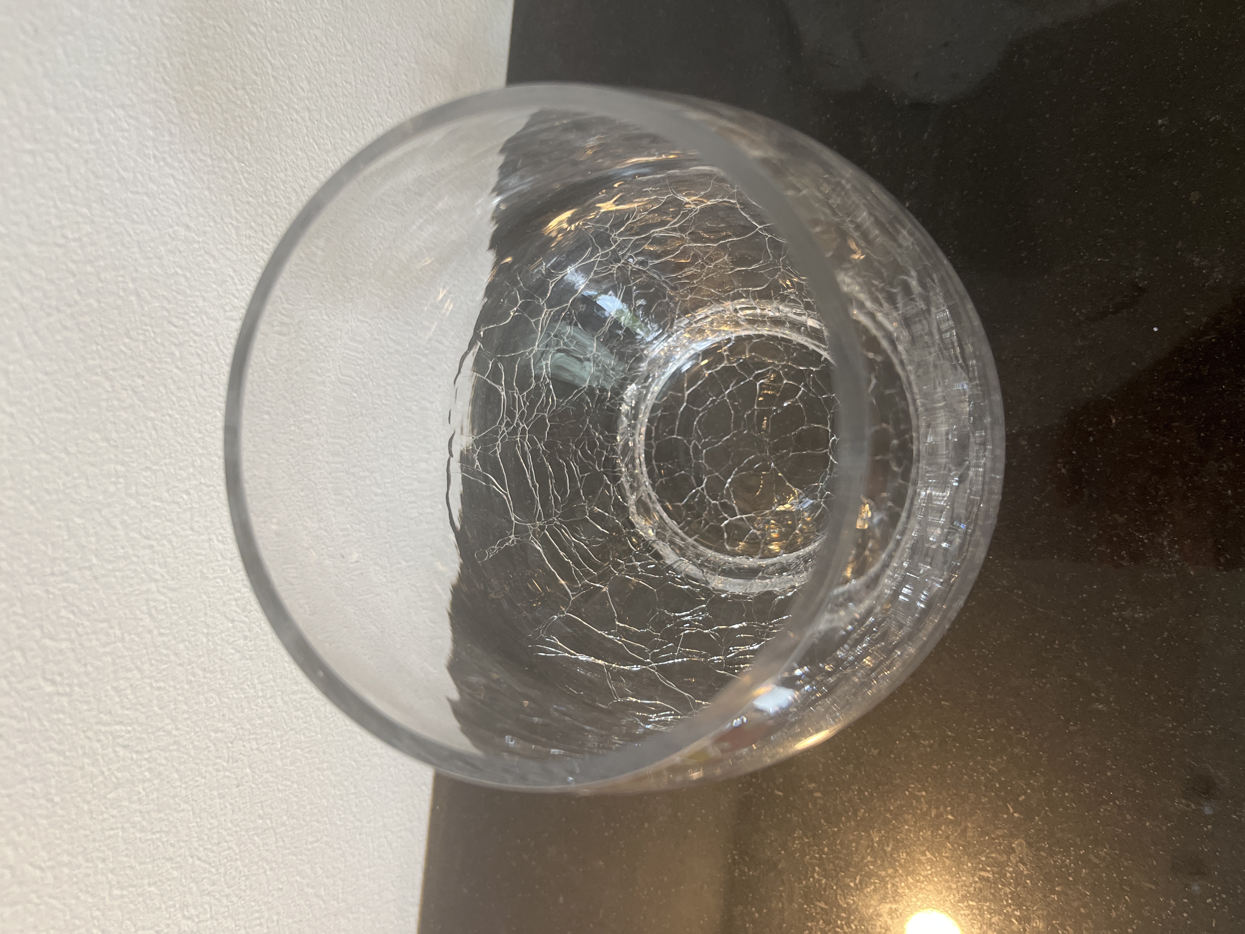 Vas med dekorativt spräckligt klarglas